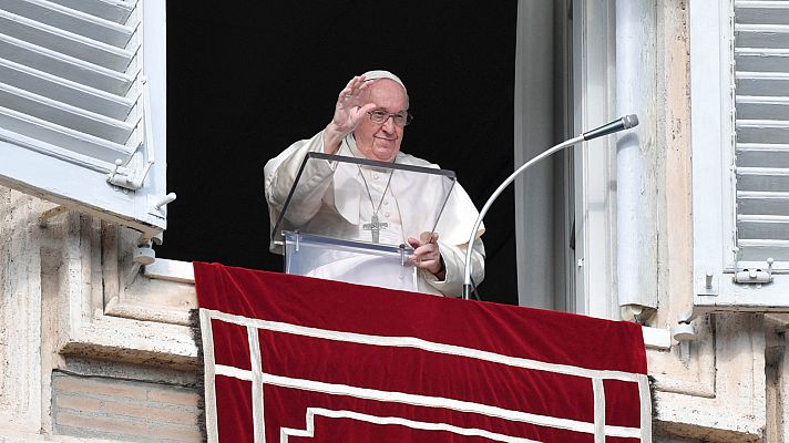 Informativo 24h - El papa Francisco reza por Benedicto XVI durante el Ángelus