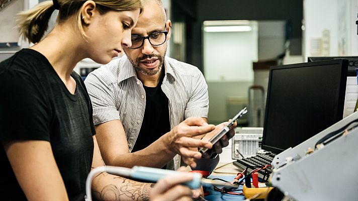 Telediario 1 - El Gobierno busca acordar el nuevo estatuto del becario durante el 2023