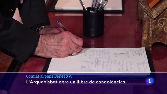 L'Informatiu - L'arquebisbat acomiada Benet XVI amb un llibre de condolences