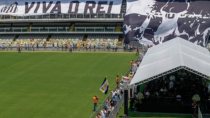 La tarde en 24h - Largas colas en el estadio del Santos para dar el último adiós a Pelé