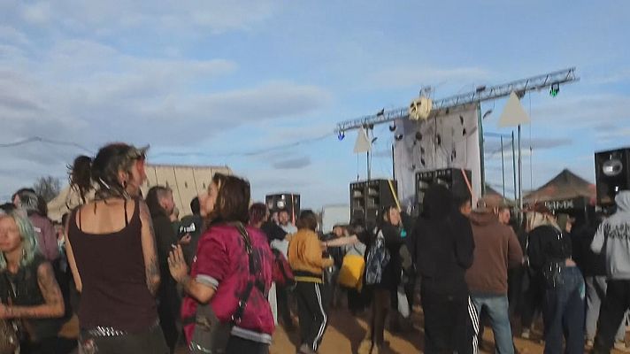 Noticias Andalucía - Sigue la "rave" ilegal en La Peza