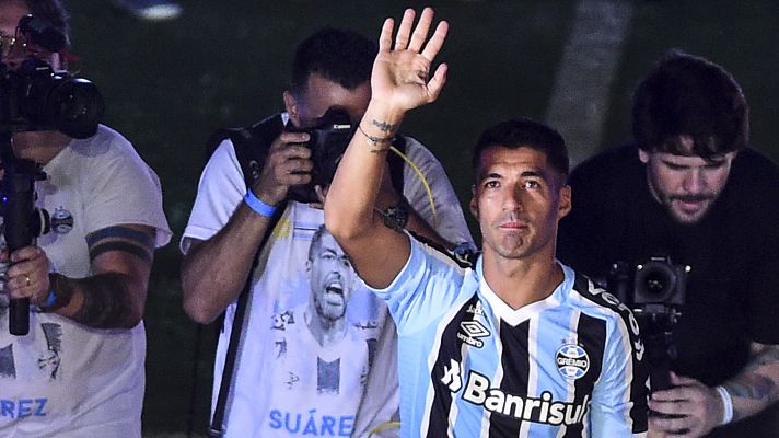 Telediario 1 - Luis Suárez, presentado en Gremio ante 40.000 personas