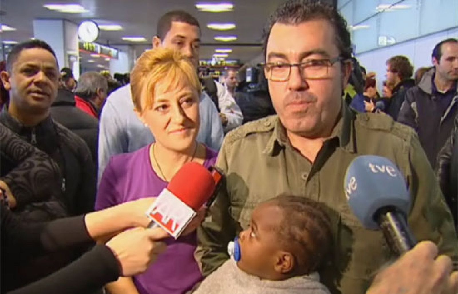 Tres familias de Murcia culminan la adopción de niños haitianos | Ver