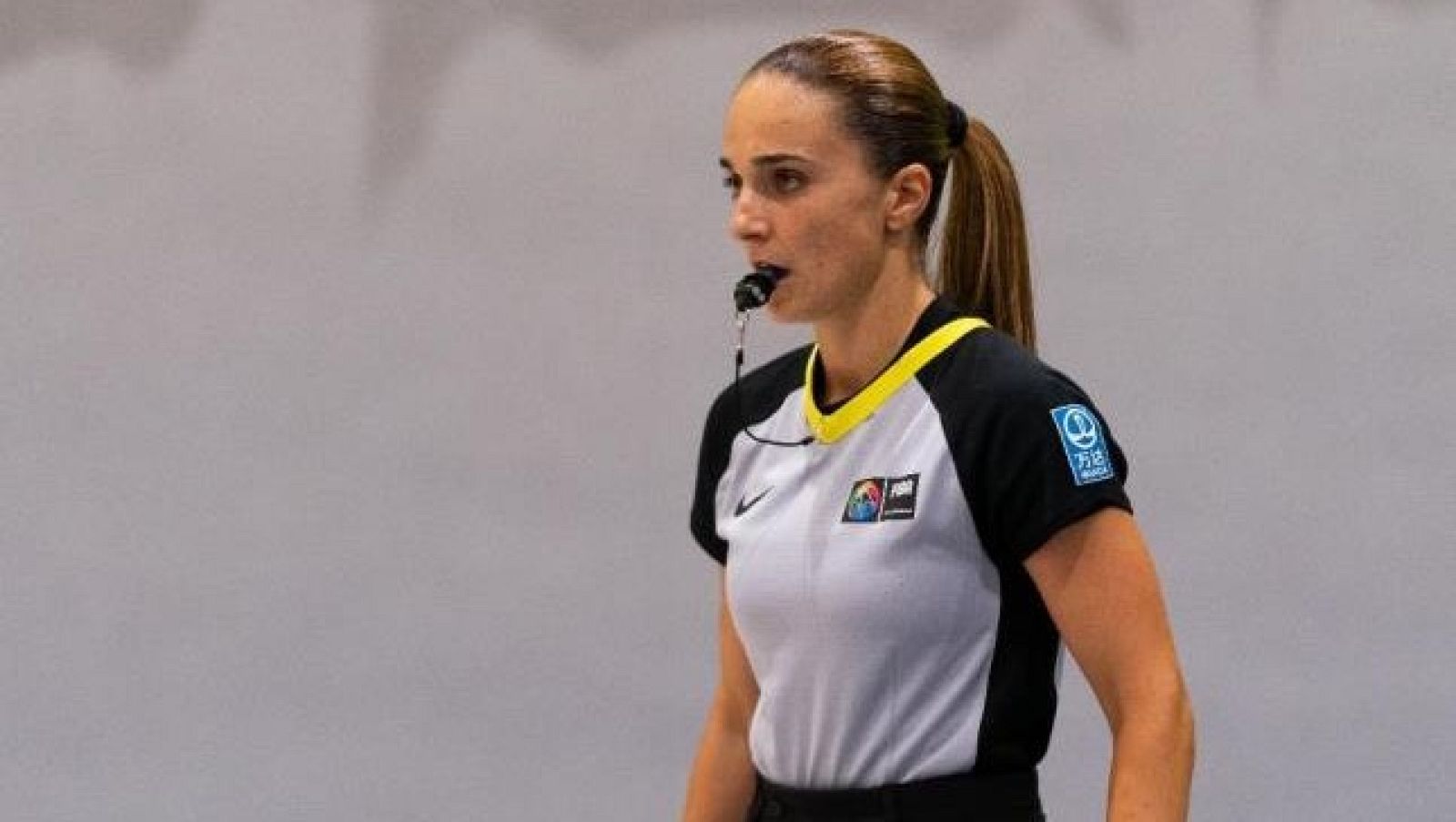 Yasmina Alcaraz, una árbitra embarazada en la ACB