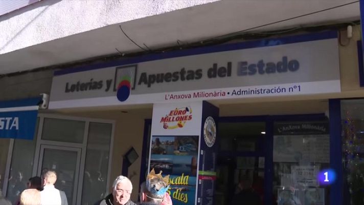 L'Informatiu - Alegria a l'Administració l'Anxova Milionària, que ha repartit 80 milions d'euros