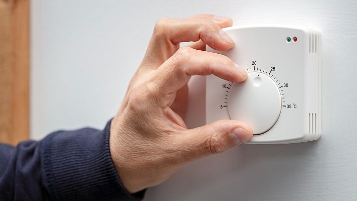 Telediario 1 - El precio del gas cae en Europa: las reservas superan el 83% por una menor demanda este invierno