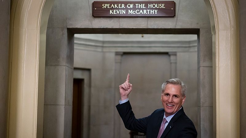McCarthy presidirá la Cámara de Representantes tras 15 votaciones