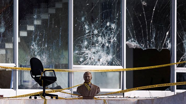 Telediario 2 - La prensa brasileña habla de "bolsonaristas radicales" y "vándalos" el día después del asalto al poder en Brasil