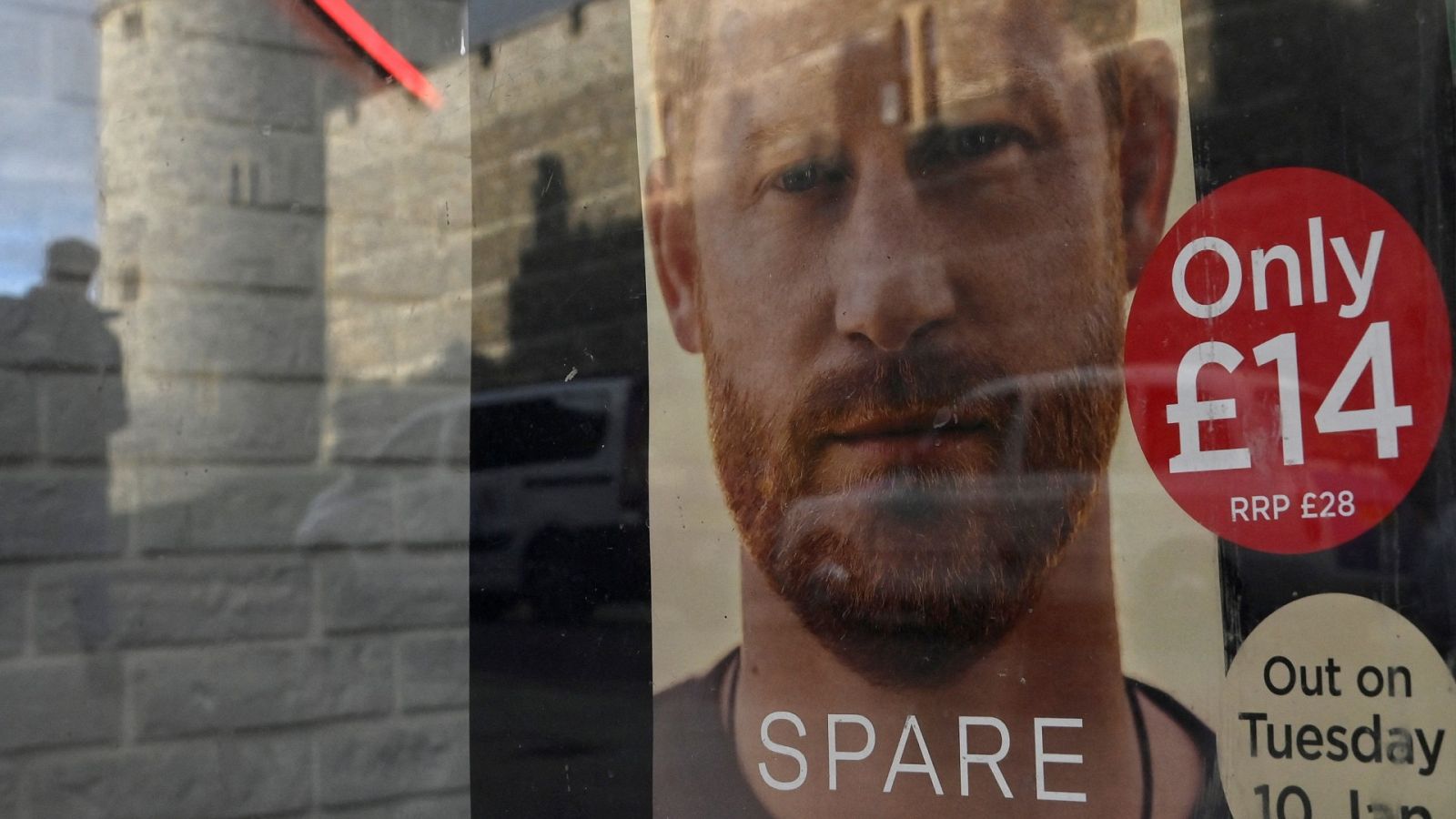 Los dardos del príncipe Enrique en su nuevo libro siembran polémica en la Casa Real británica