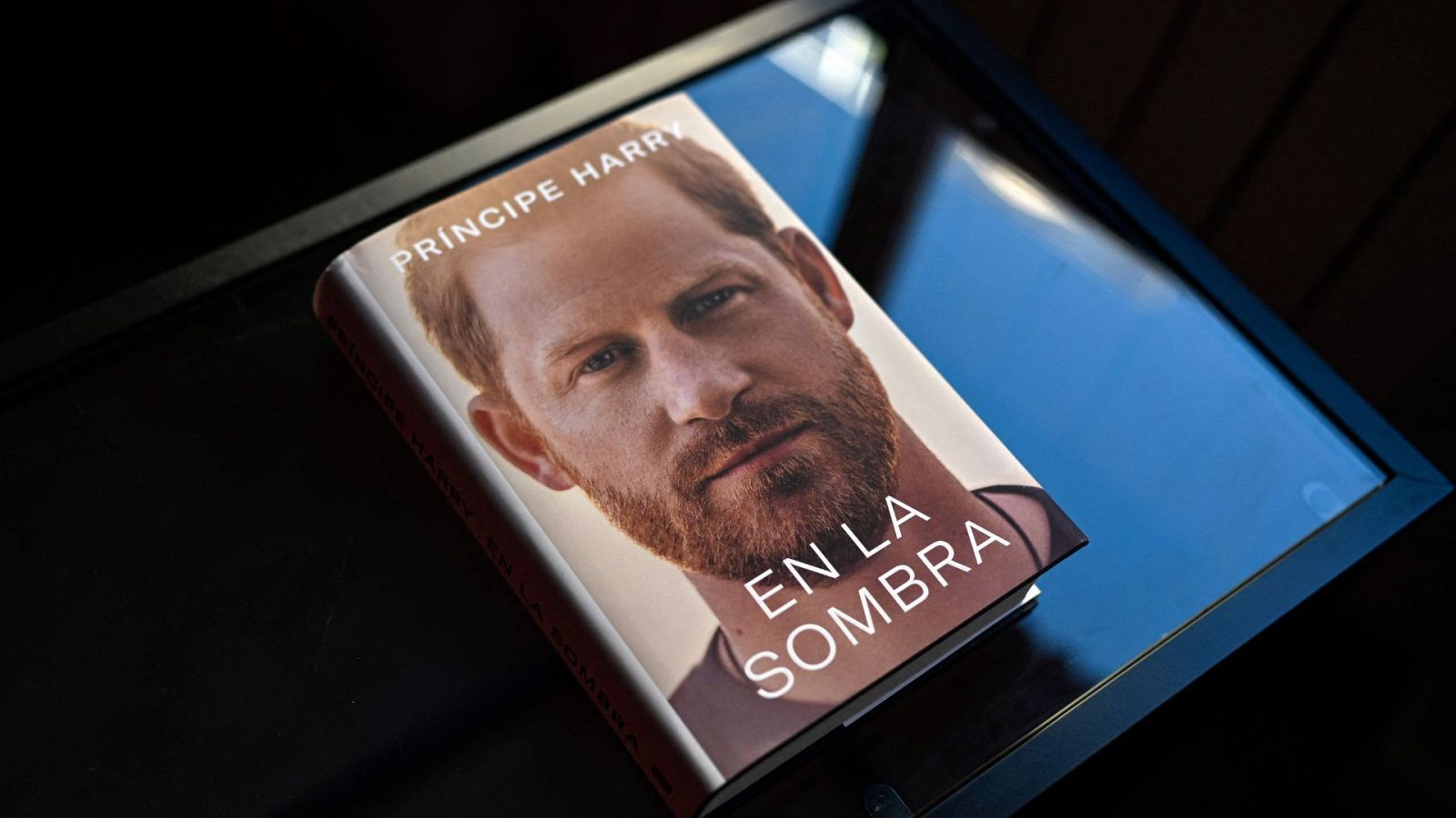 Sale a la venta la autobiografía del príncipe Harry mientras sigue dando entrevistas televisivas - Ver ahora