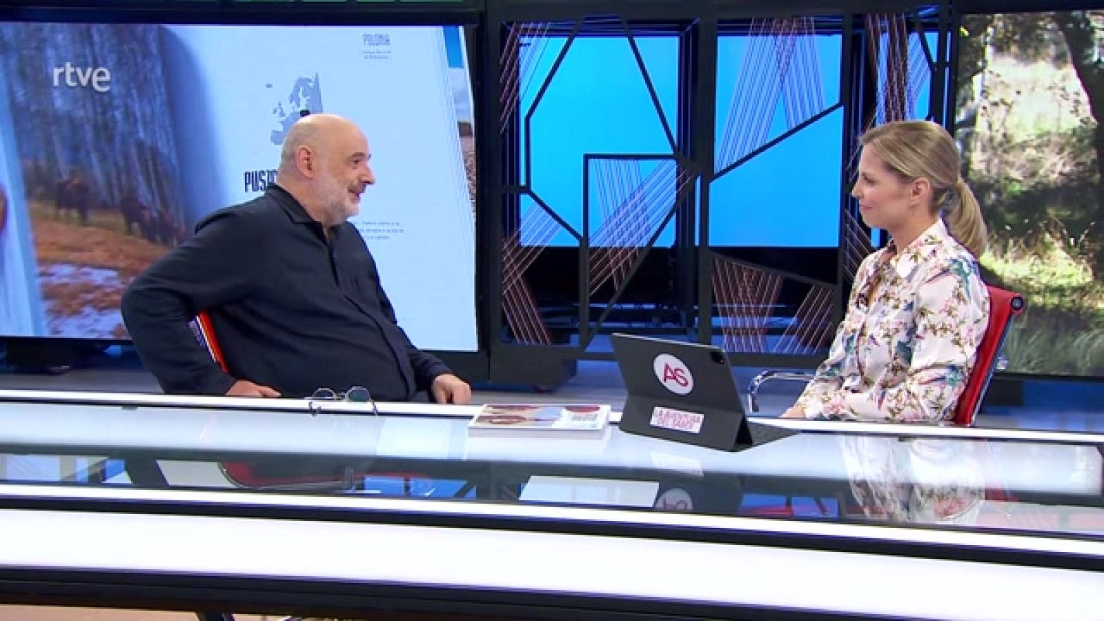 Mara Peterssen entrevista a Carlos de Hita, especialista en grabación de sonidos de naturaleza. Ha publicado `Sonidos del mundo. Viajar de oídas¿, un libro para leer y escuchar el mapa sonoro de la naturaleza.