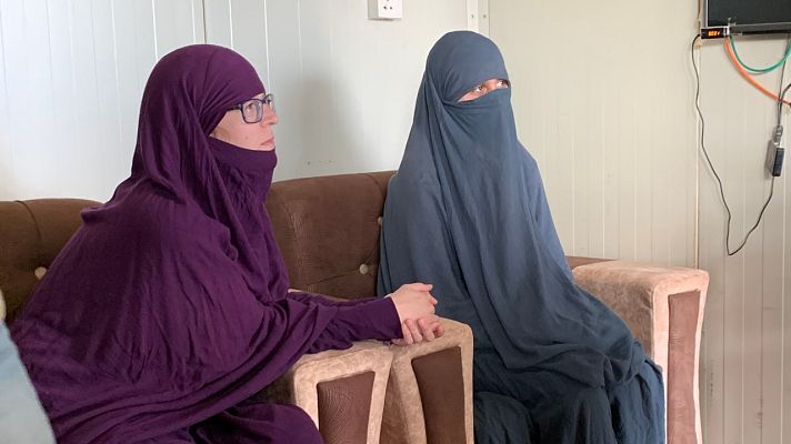 Telediario 1 - El Gobierno repatria a dos españolas esposas de yihadistas y a sus hijos desde Siria