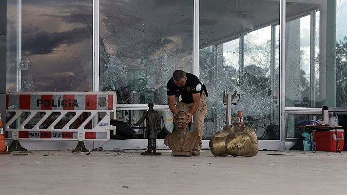 Telediario 2 - Recorrido por las huellas de la destrución del asalto al poder en Brasil