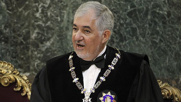 Telediario 1 - Conde-Pumpido, elegido nuevo presidente del Tribunal Constitucional por un voto de diferencia