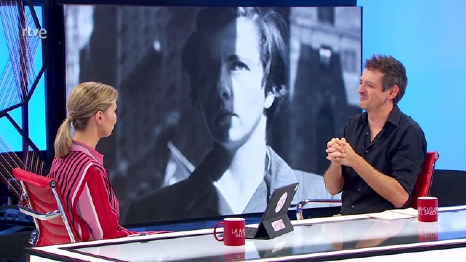 La misteriosa Vivian Maier alternó su profesión de niñera con su oculta pasión por la fotografía. Tras su muerte, su archivo fue descubierto y se ha convertido en uno de los mayores referentes mundiales de la fotografía de calle.