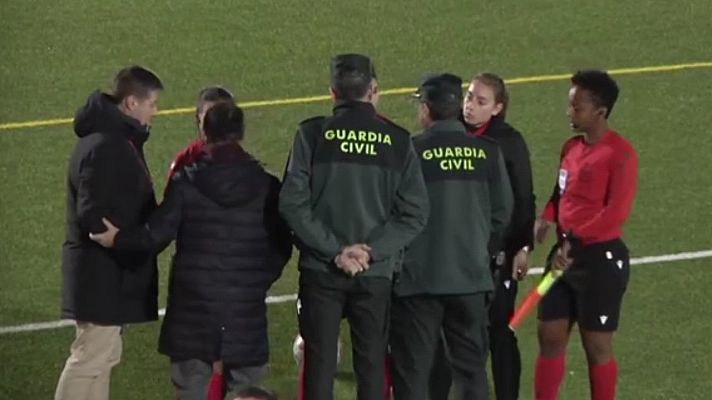 Telediario 1 - Graves insultos racistas obligaron a detener el Alhama - Levante de Copa de la Reina