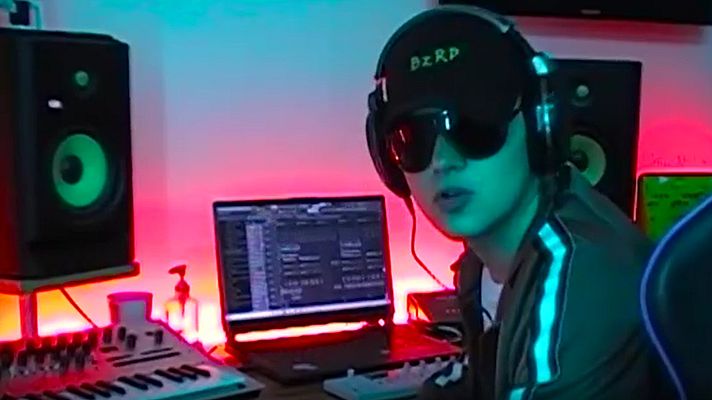 Telediario 2 - Bizarrap, gurú musical con 24 años: las celebrities pelean por ir a su estudio