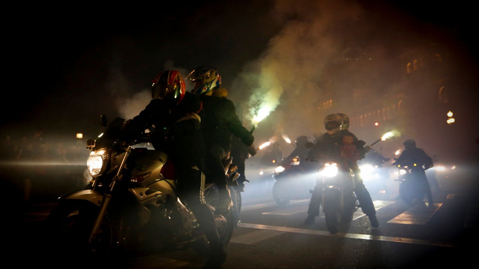 'Pingüinos 2023': Desfile de antorchas por los moteros fallecidos | Ver