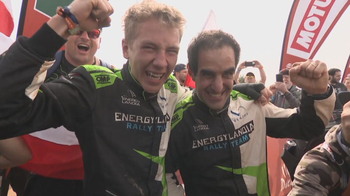 Dakar - La alegría de Goczal y Oriol Mena al hacer historia en SSV