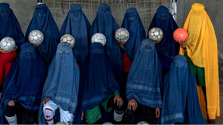 Telediario Fin de Semana - El fútbol, un símbolo de la resistencia de las mujeres afganas al poder talibán