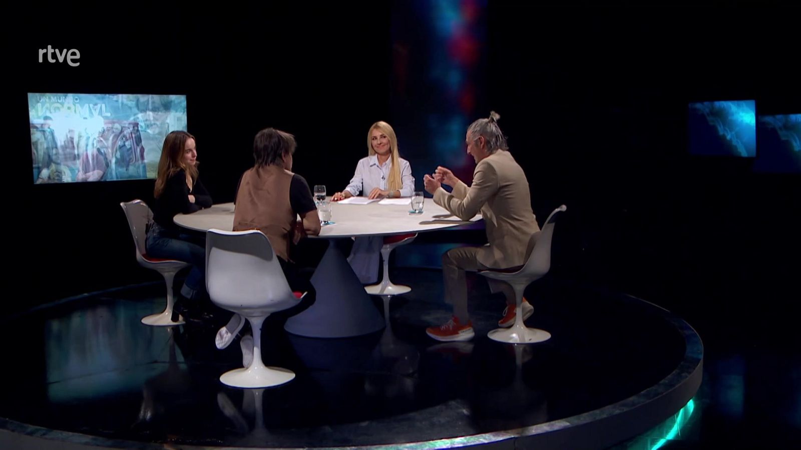 Versión española - Un mundo normal (presentación) - ver ahora