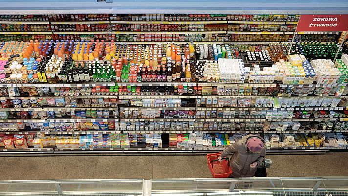 Telediario 1 - Oxfam alerta contra la concentración de riqueza