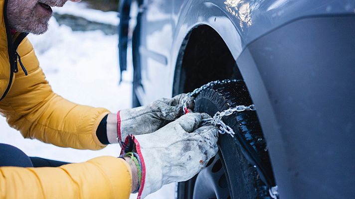 La hora de La 1 - ¿Cómo se deben colocar las cadenas del coche?