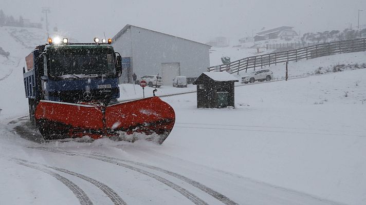 El tiempo - Doce comunidades continúan en alerta naranja por nevadas, oleaje o viento