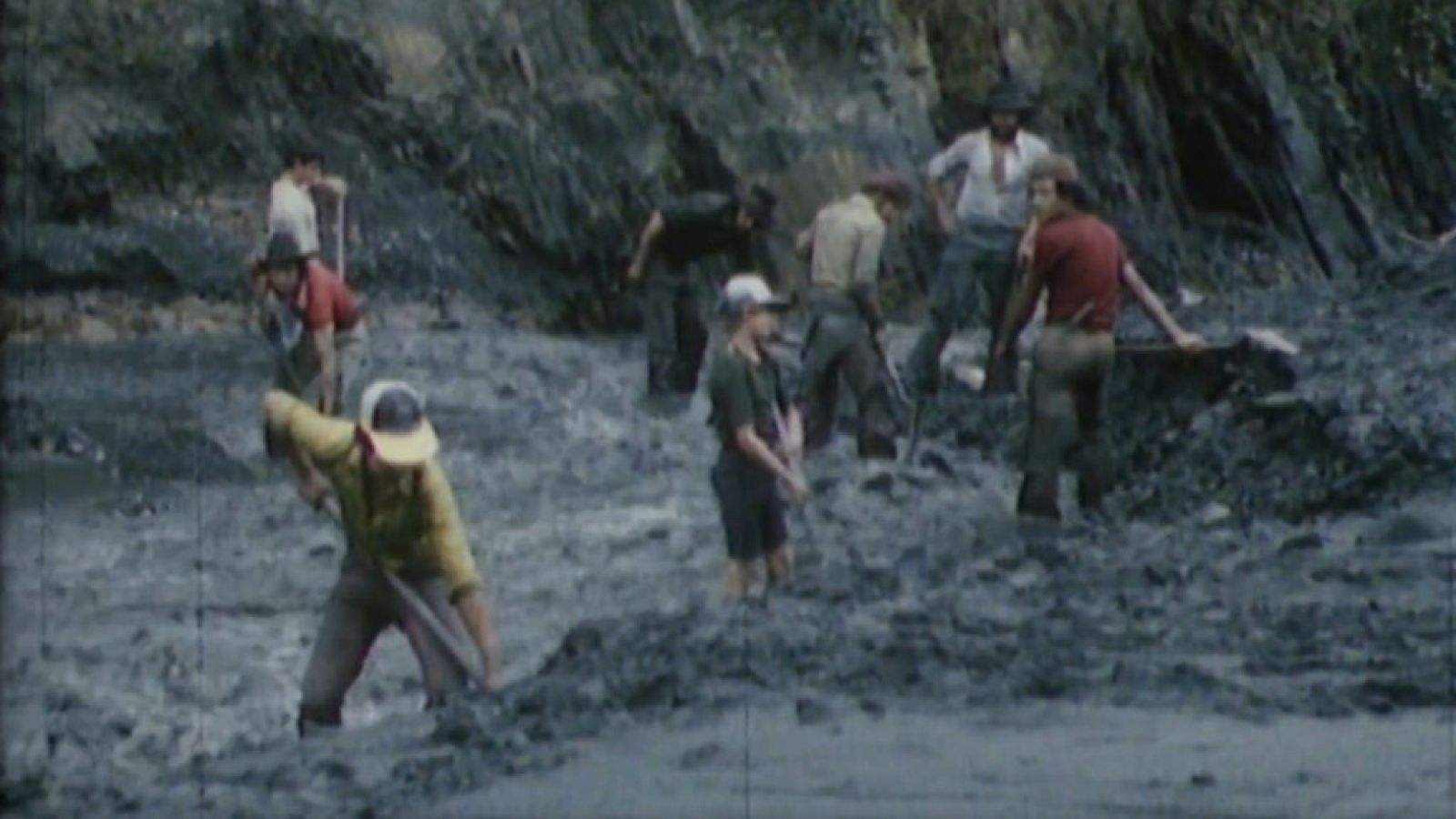 Objetivo - Los esmeralderos. Crónica de dos muertes no anunciadas