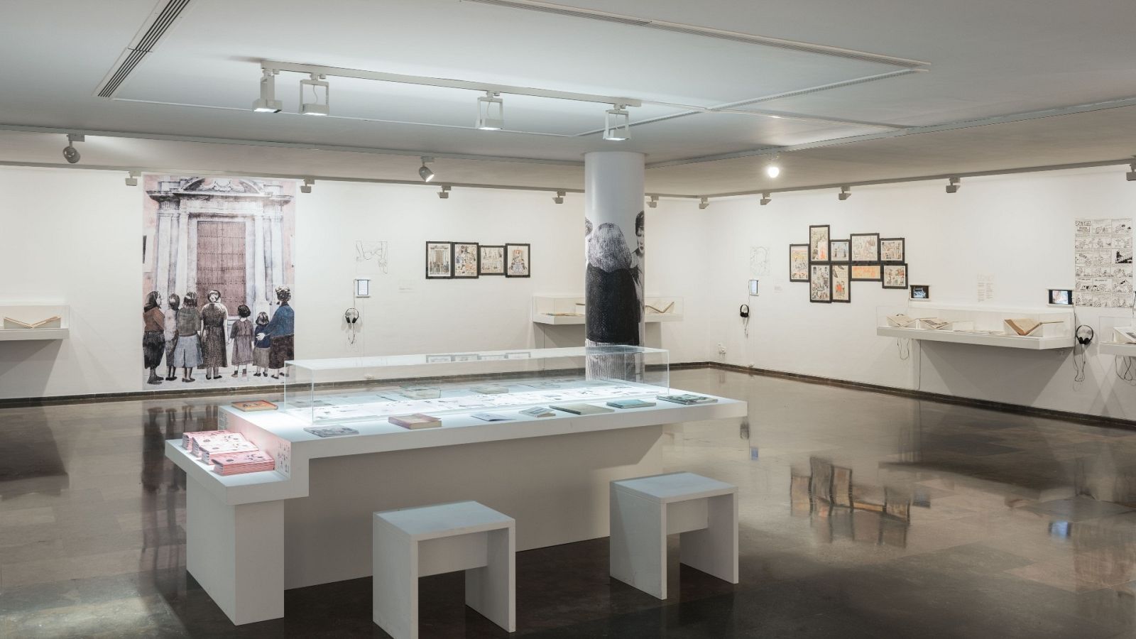 Atención Obras - En una casa. Ana Penyas y Alba Herrero - Ver ahora