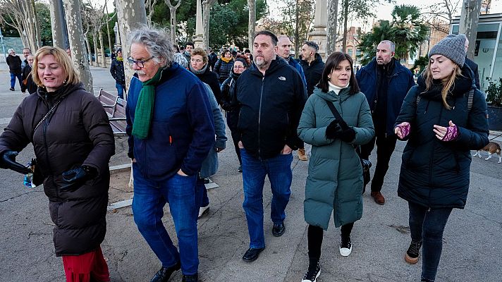Telediario 1 - Junqueras abandona la protesta independentista contra la cumbre entre abucheos y gritos de "traidor"