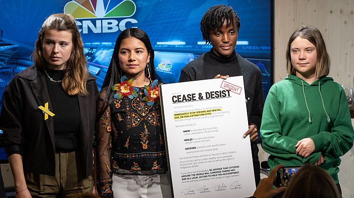 Telediario 1 - Activistas climáticos cuestionan el Foro de Davos y protestan contra los combustibles fósiles