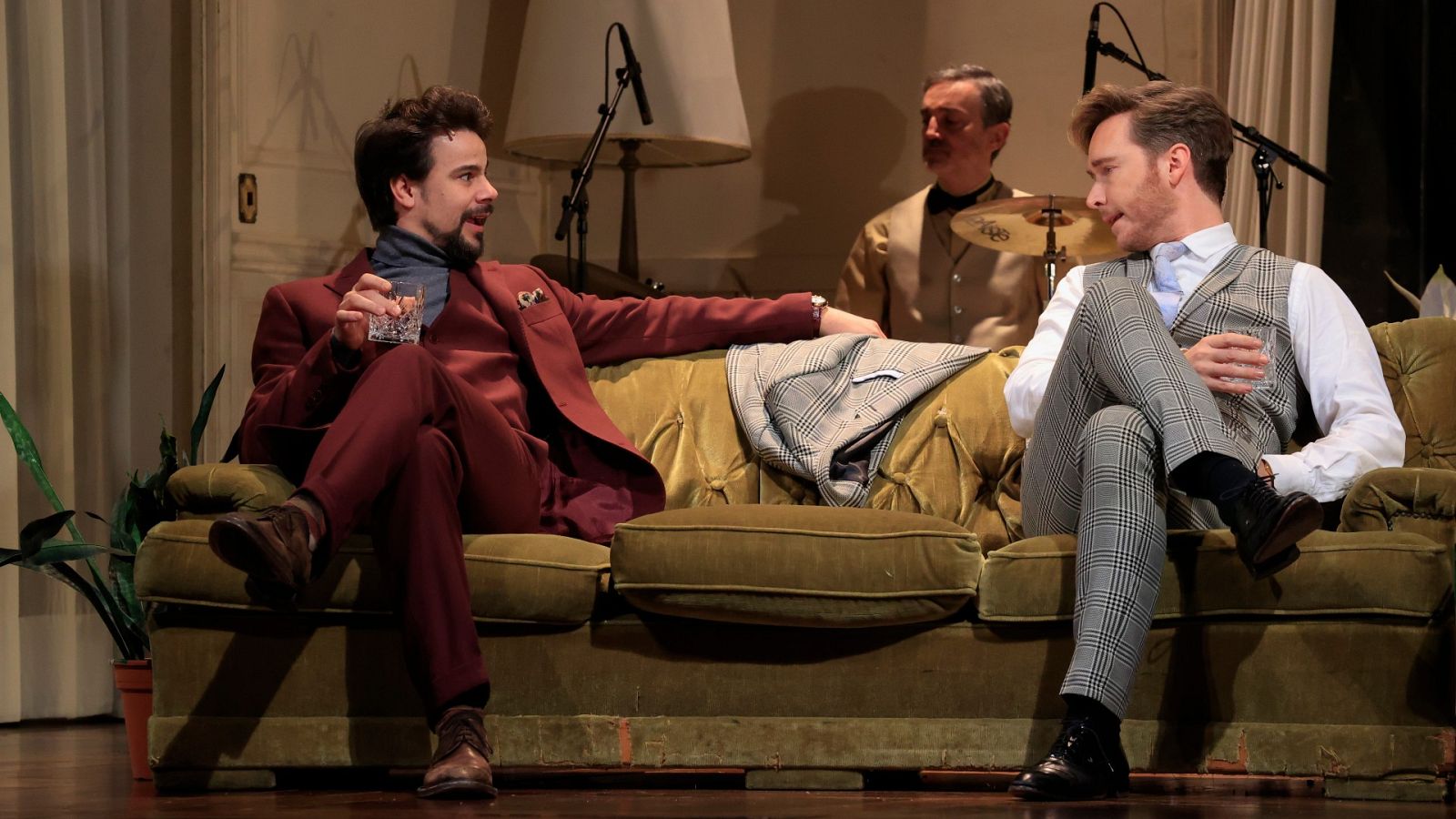 Llega a Madrid la obra de teatro 'La importancia de llamarse Ernesto' | Ver