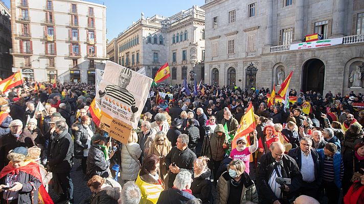Telediario Fin de Semana - Unas 500 personas se manifiestan contra Sánchez en Barcelona