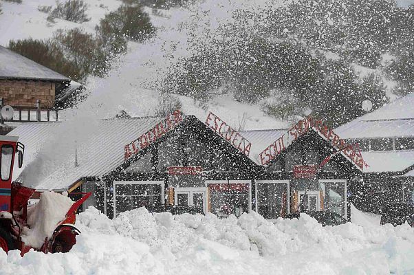 El tiempo - La semana comienza con frío intenso y nevadas en el Cantábrico oriental