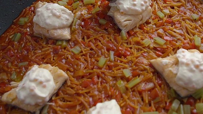 El señor de los bosques - Receta de fideuá de trucha y borrajas de Aizpea Oihaneder