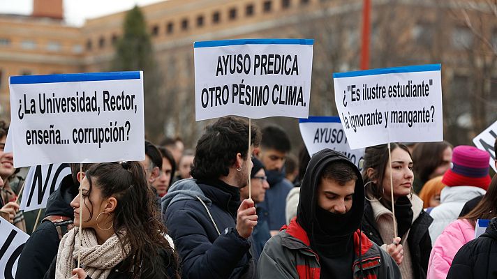 Informativo 24h - Gritos a favor y en contra de Ayuso en la UCM por su reconocimiento como alumna ilustre