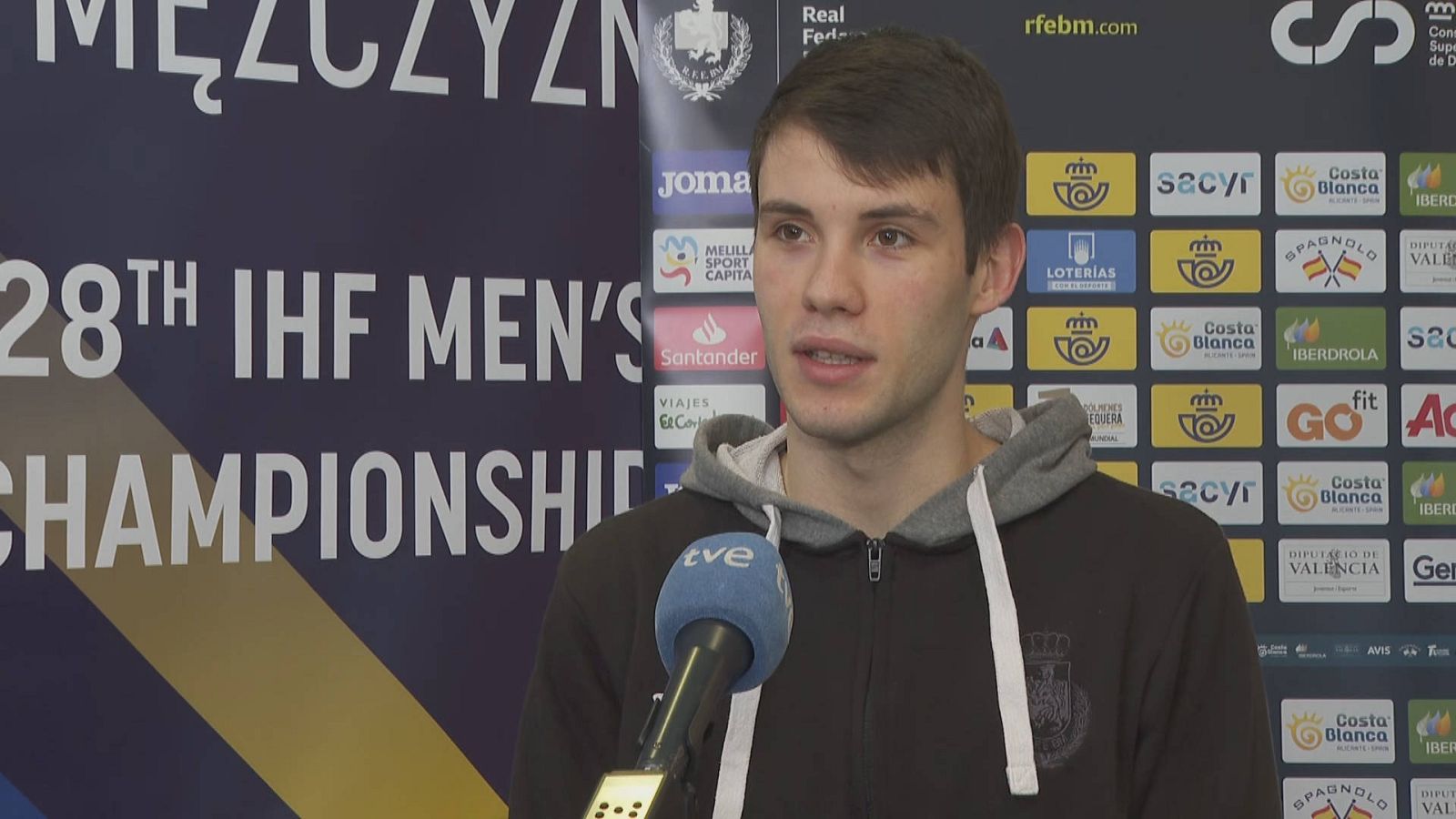 Mundial de balonmano | Dani Fernández: "Hay que intentar frenar como sea el ataque de Sagosen" -- Ver ahora