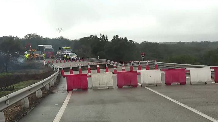 La hora de La 1 - Cortada la carretera entre Cáceres y Badajoz por un socavón