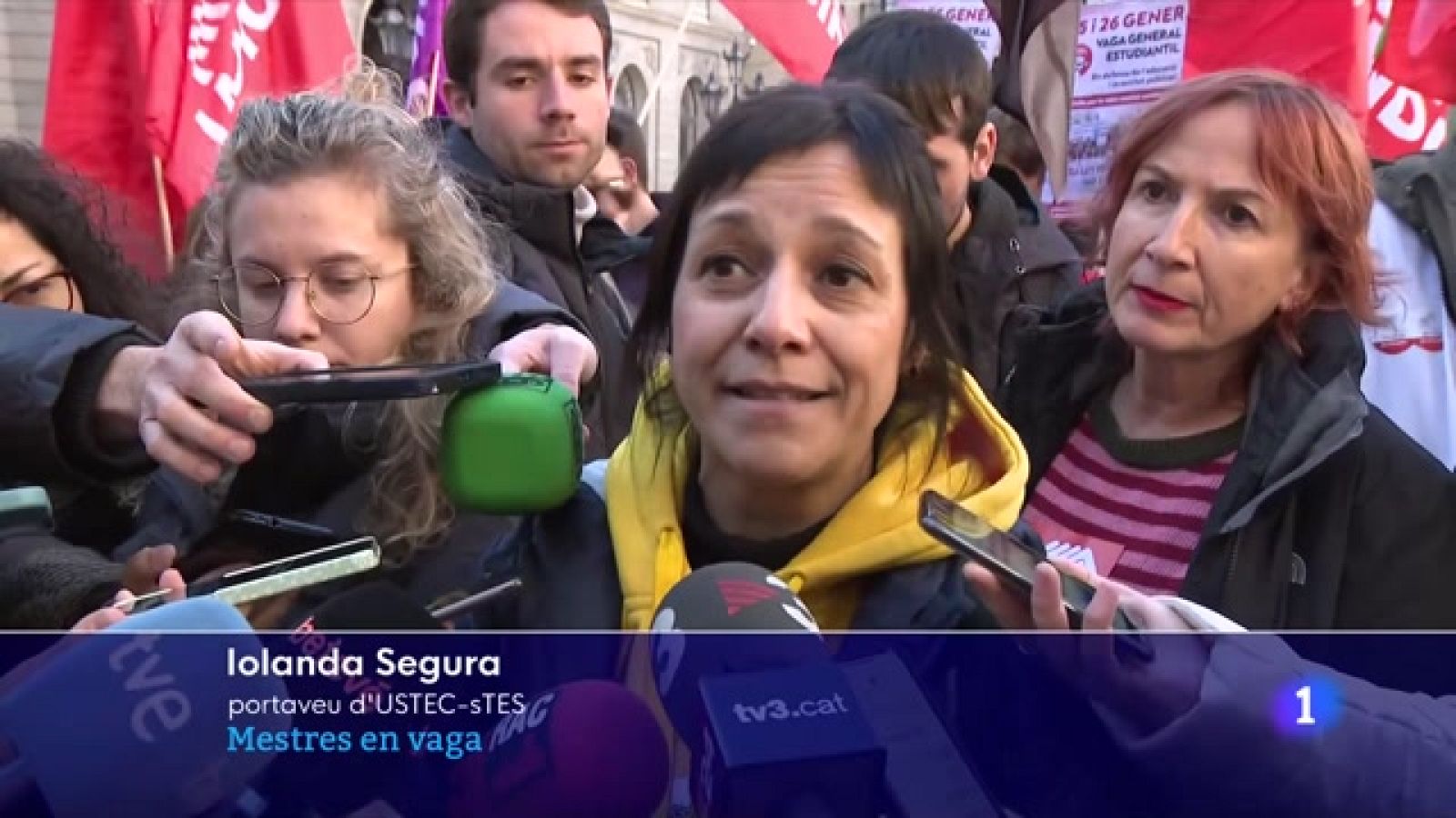 Els docents fan la primera jornada de vaga - L'Informatiu | Ver