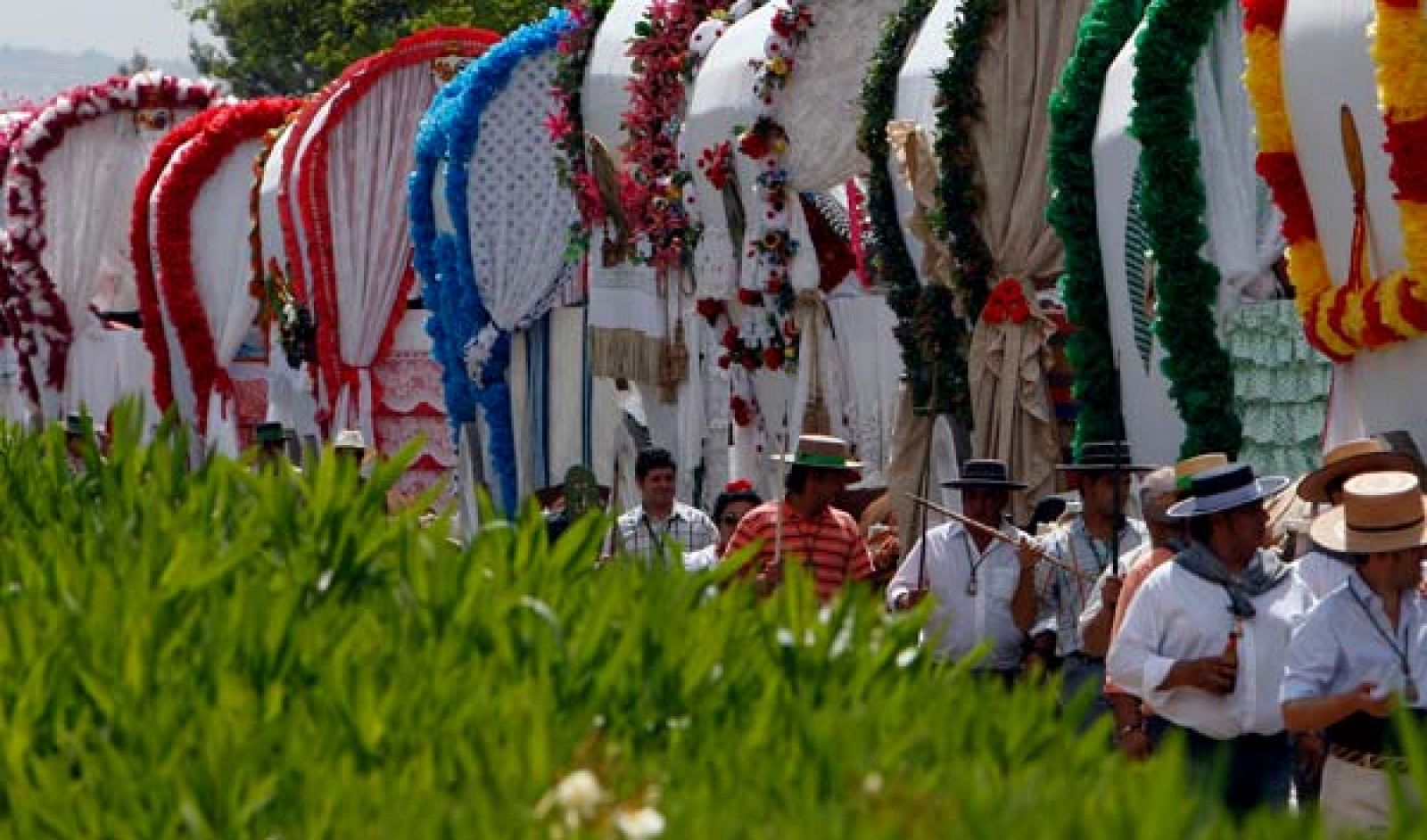 TD1 Las hermandades comienzan la tradicional peregrinación hacia la aldea del Rocío