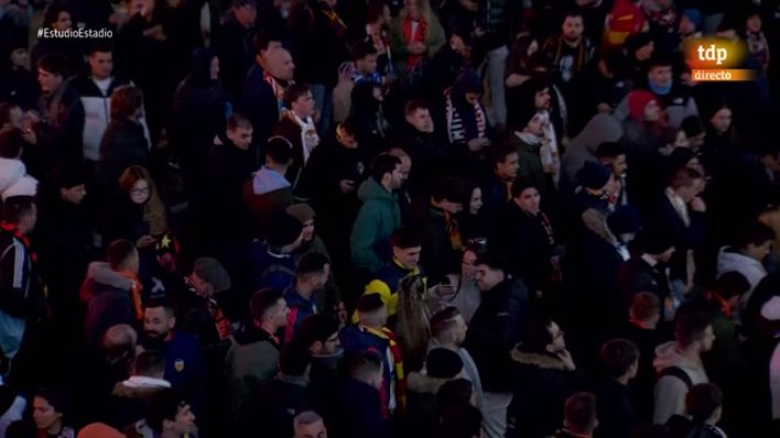 Copa del Rey - La afición del Valencia estalla contra la directiva y los jugadores