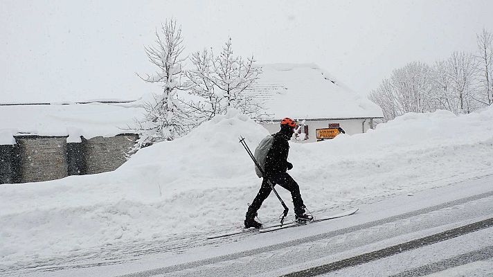 El tiempo - Acumulaciones de nieve en cordillera cantábrica, sistemas Central e Ibérico