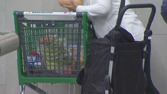 L'informatiu - Comunitat Valenciana - S'aprofiten els supermercats de la crisi econòmica per a apujar els preus?