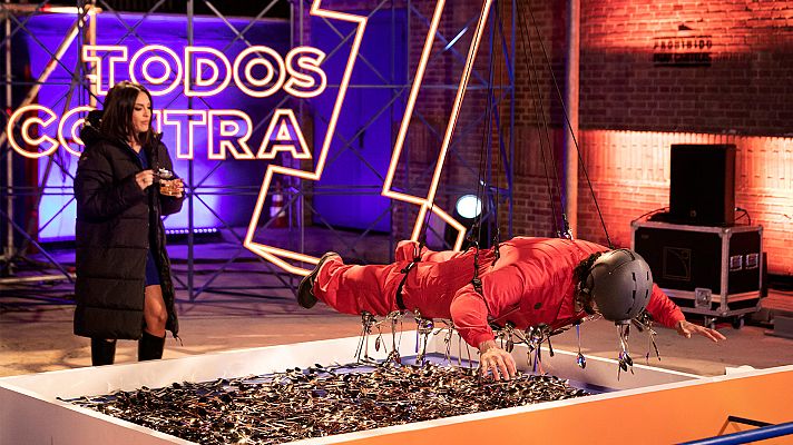  - ¿Cuántos cubiertos se quedarán pegados al traje imantado?