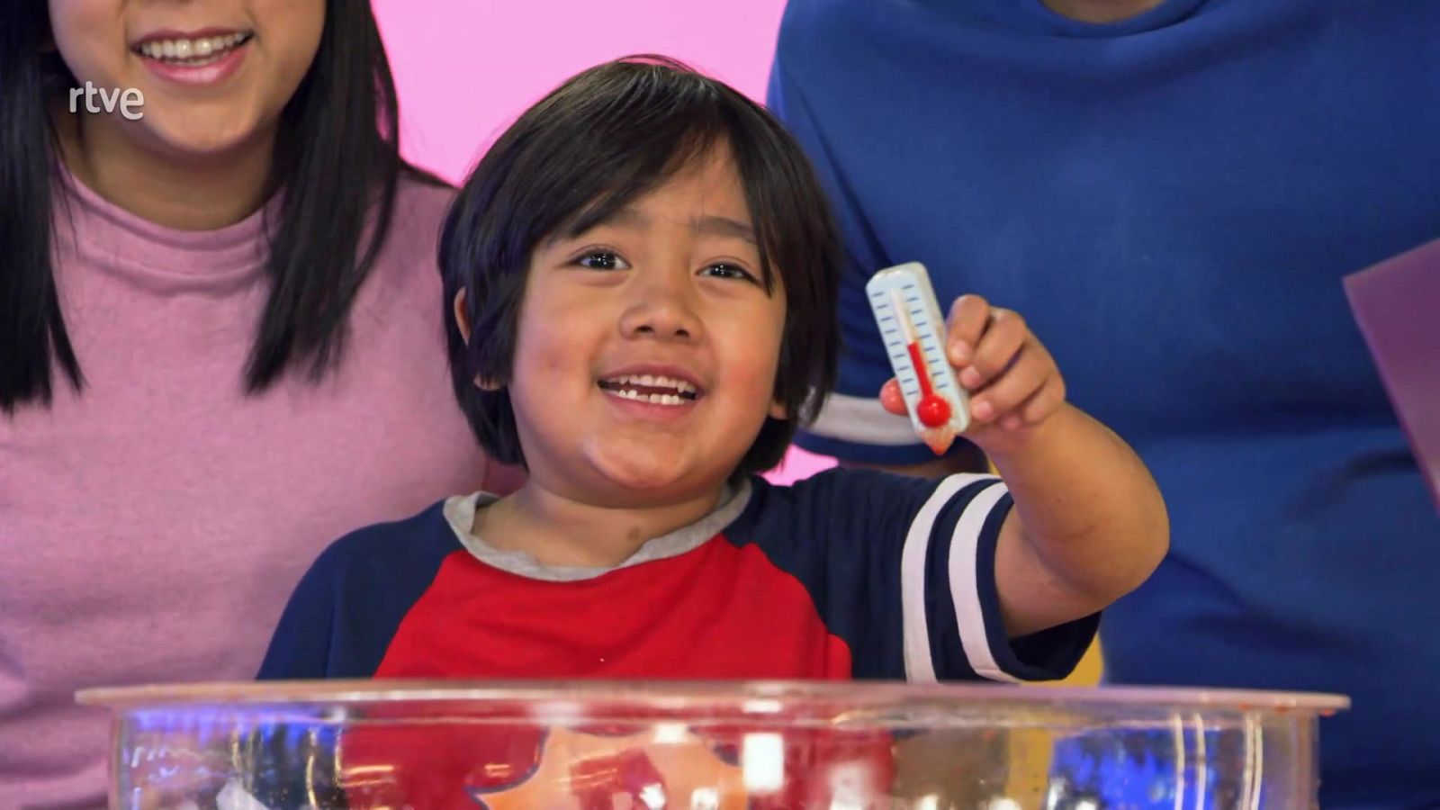 El lluvioso día de juegos de Ryan - Los compañeros de juego de Ryan | Ver