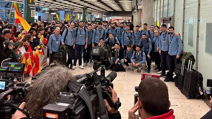 Telediario 1 - Los Hispanos regresan a España con el bronce del Mundial