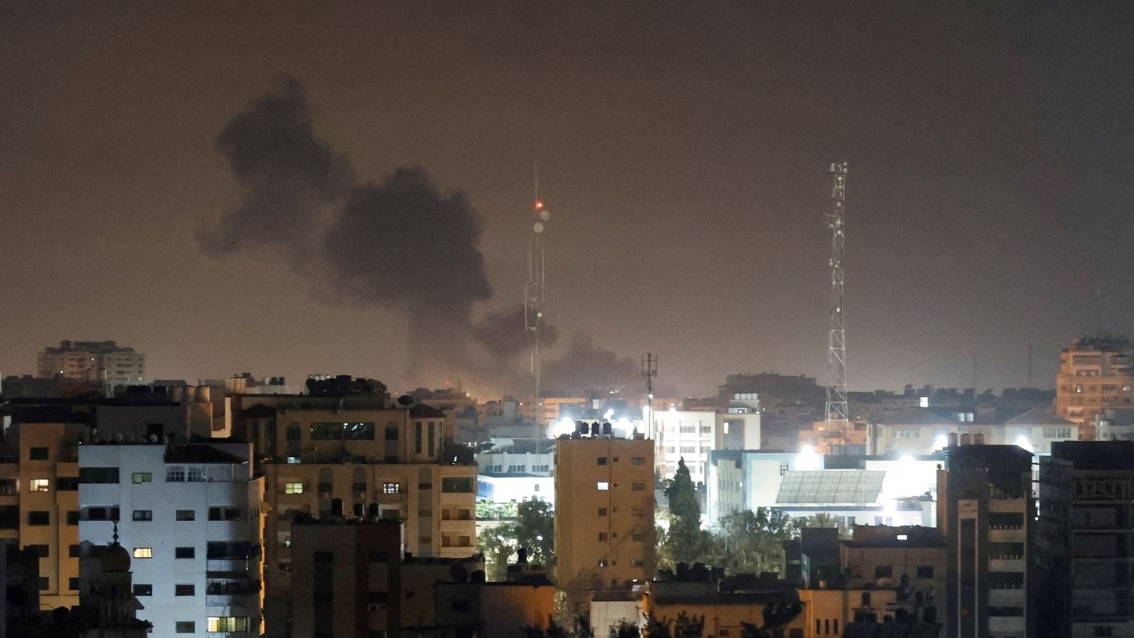 Israel bombardea Gaza en respuesta al lanzamiento de misiles desde la franja