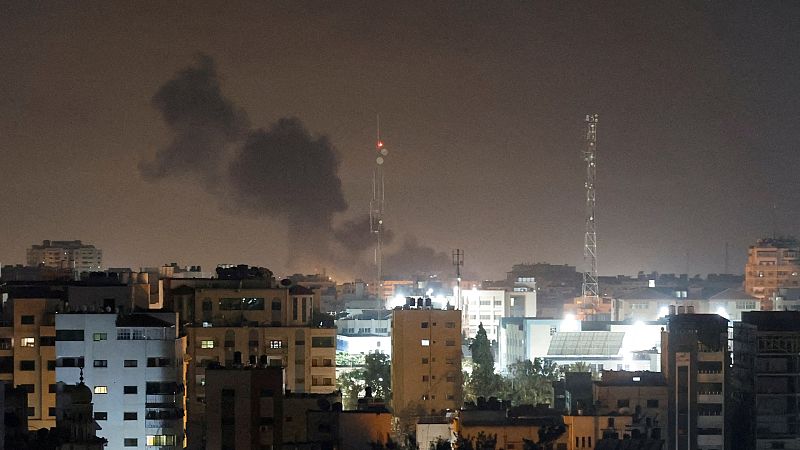 Israel bombardea Gaza en respuesta al lanzamiento de misiles desde la franja