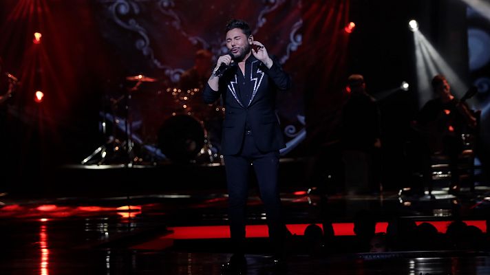 Benidorm Fest - Miguel Poveda canta \"Eres tú\" en la segunda semifinal
